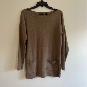 Medium Brown Sweater with Pockets. Jeanne Pierre Brand. Great condition.